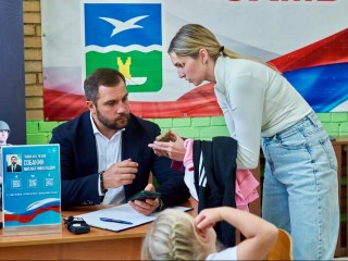 В Молоди жители обсудили с главой округа ремонт дорог и строительство спортплощадки