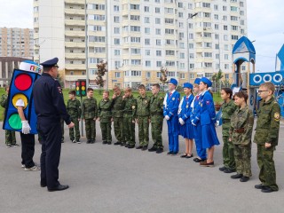 Госавтоинспекторы провели для школьников интерактивный урок по ПДД