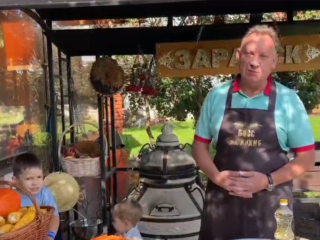 Плов по особенному рецепту с лавашем приготовил глава Зарайска с внуками