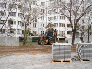 В сквере между детскими садами «Детство» обустраивают пешеходные дорожки