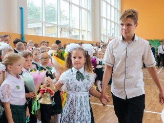 Впервые за школьные парты сели более 1,3 тыс. детей в Клину