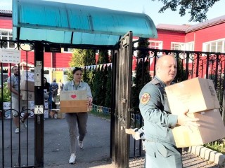 У каждого доброе сердце: жители Красноармейска отправили сладости на фронт