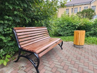 Лотошинцам напомнили о штрафах за повреждение лавочек, газонов и фонарей