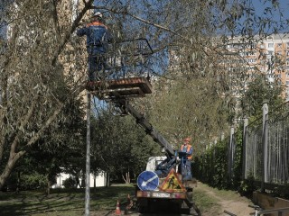 Возле школы в Павшинской пойме стало светлее благодаря новым фонарям
