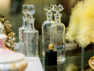 Флакон редких арабских духов, который нашли в отходах, станет экспонатом музея