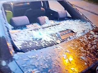 В Одинцове владелец машины, разбитой пакетом с водой, ищет свидетелей