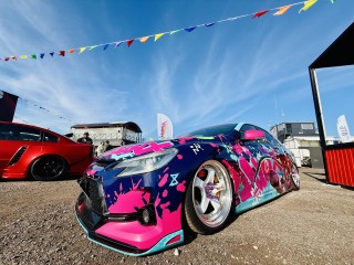 Машины, тату и арт-объекты: SUETA CAR FEST проходит с аншлагом на автодроме в Раменском