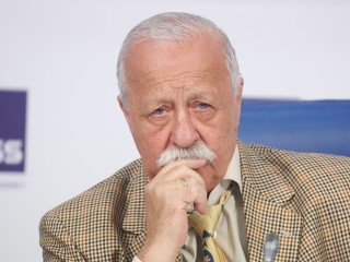 Названы съедобные подарки, которые не стоит употреблять Якубовичу на «Поле чудес»