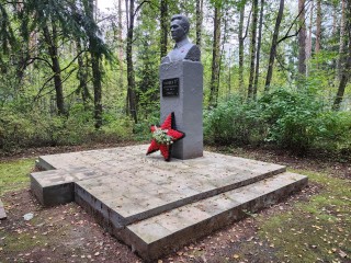Памятник герою Советского союза Сергею Ивановичу Солнцеву перенесут