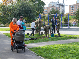 В Реутове представители городских династий высадили эксклюзивные сорта яблонь