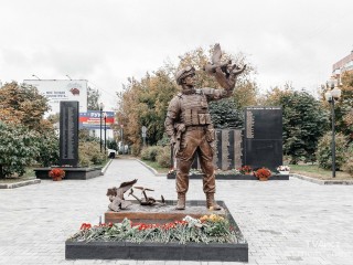 В Орехово-Зуеве открыли памятник участникам СВО