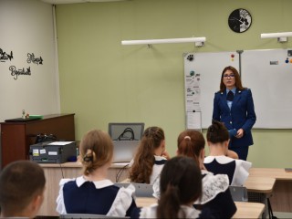 Старшеклассникам округа рассказали, как не стать жертвами мошенников