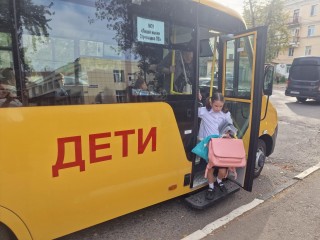 На детскую обувь посоветовали клеить пластыри осенью