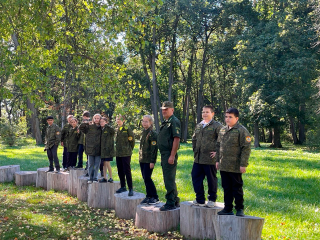 Маленькие экологи исследовали лес Достоевского в усадьбе «Даровое»