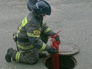 Спасатели «Мособлпожспаса» проверили пожарные гидранты на исправность