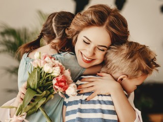 День матери в 2025 году: история, традиции и актуальные даты в России и мире