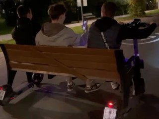 Тест-драйв для электроскамейки провели подростки в Химках