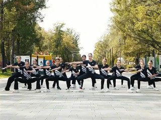 Подростки из Ступина ответили Газманову танцевальным флешмобом в парке