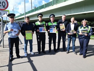 Пассажирам станции Расторгуево предложили отвлечься от телефона и снять наушники