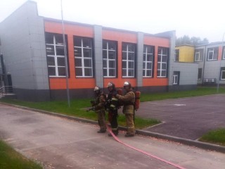 Пожарные отработали действия при возгорании в Васильчиновской школе