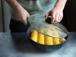 Восстановить эмаль зубов павловопосадцам поможет вареная кукуруза