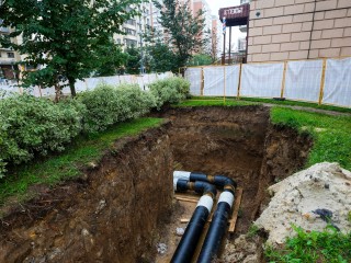 В Лопатинском микрорайоне восстанавливают газоны после ремонта теплосетей