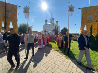 Божественной литургией и крестным ходом в Зарайске отметили день Усекновения главы Иоанна Предтечи
