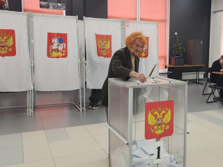 Вдова участника Великой Отечественной войны проголосовала на выборах в Молодежном