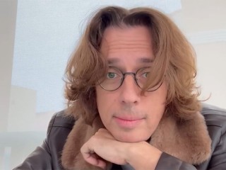 Максим Галкин* оказался должником по оплате электроэнергии в деревне Грязь