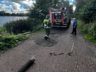 В Волоколамске пожарные отработали забор воды из водоема