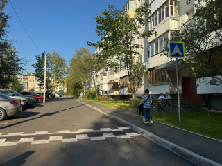 В Апрелевке по просьбе жителя установили искусственные неровности во дворе жилого дома