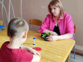 Дети с аутизмом обретают самостоятельность в социальном центре