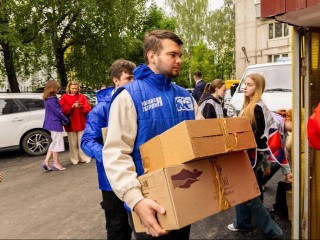 Библиотеки Лобни завершили акцию по сбору сладостей для участников СВО