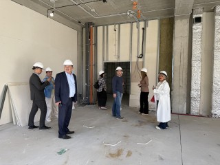 Родителей будущих учеников знакомят с ходом строительства образовательного комплекса на 2450 мест