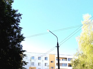 Коммунальщики починили два фонаря в центре поселка