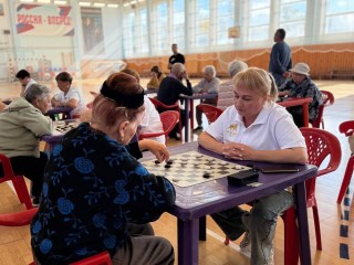 В Серебряных Прудах разыграли шашечную корону среди активных долголетов