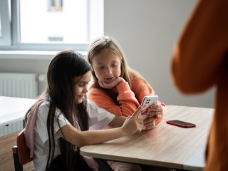 В школах могут появится ящики для хранения смартфонов