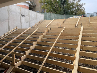 В подземке на Гагарина начали обустройство ступенек