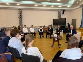 Депутат Мособлдумы провел «Диалог на равных» со старшеклассниками в Балашихе