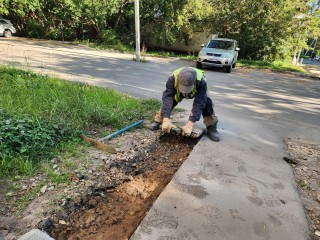 На пересечении улиц Почтовой и Лесной обновляют асфальт после ремонта теплосетей