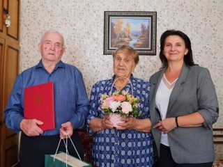 Бриллиантовую свадьбу отметили супруги Шкваркины