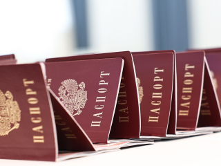 Первые паспорта торжественно получили 12 молодых шатурян