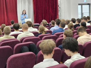 Помощник прокурора научила учеников школы №10 как не попасть в сети киберпреступников