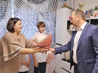 В Ступине поздравили сына погибшего героя СВО