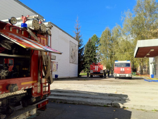 Спасатели отработали ликвидацию пожара в оздоровительном центре