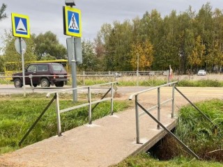 Пешеходный мостик привели в порядок в Рогачеве