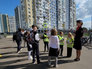 Второклассники из отрядов ЮИД провели акцию «Пропусти пешехода»