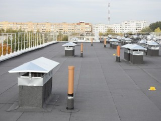 Жители оценили на «отлично» отремонтированные крыши домов на улице Центральной