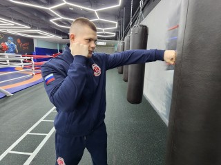 Боксер Ян Богданов остановился в шаге от золота Даурии из-за травмы