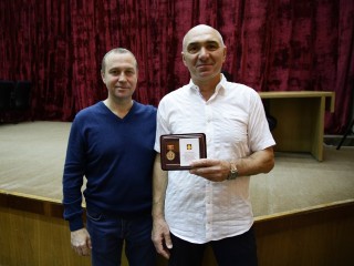 Олимпийского чемпиона по хоккею торжественно наградили за развитие спорта в Воскресенске